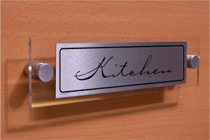 DV1122: kitchen - door sign