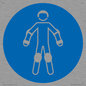 MP11472: Mandatory: Wear protective roller sport equipment