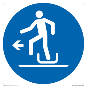 MP11474: Mandatory: Alighting from toboggan to the left