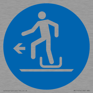 MP11474: Mandatory: Alighting from toboggan to the left