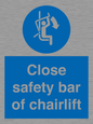 MP7517: Close safety bar of chairlift