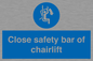 MP7517: Close safety bar of chairlift
