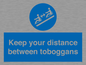 MP7548: Keep your distance between toboggans