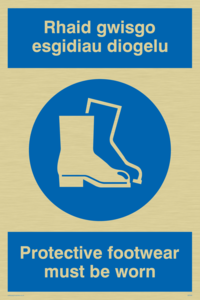MP936: rhaid gwisgo esgidiau diogelu
