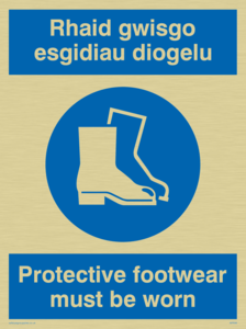 MP936: rhaid gwisgo esgidiau diogelu