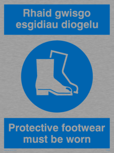 MP936: rhaid gwisgo esgidiau diogelu