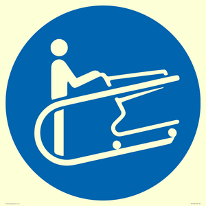MV12704: Mandatory: Hold the trolley handle