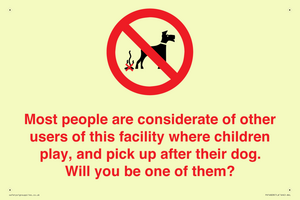 PV14828: Most people pick up their dog's poo