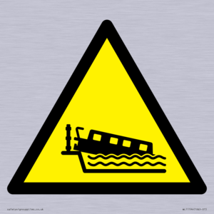 WL11194: W519 Warning: Grounding narrow boat on lock cill