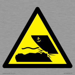 WL11208: W526 Warning: Submerged objects in watercraft areas