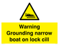 WL7812: Warning Grounding narrow boat on lock cill
