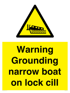 WL7812: Warning Grounding narrow boat on lock cill