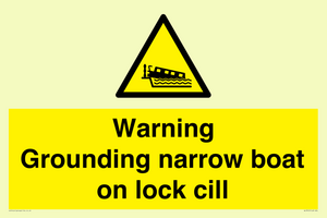 WL7812: Warning Grounding narrow boat on lock cill