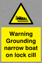 WL7812: Warning Grounding narrow boat on lock cill