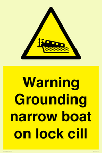 WL7812: Warning Grounding narrow boat on lock cill