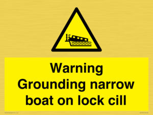WL7812: Warning Grounding narrow boat on lock cill