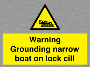 WL7812: Warning Grounding narrow boat on lock cill