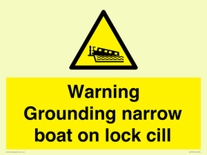 WL7812: Warning Grounding narrow boat on lock cill