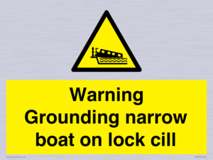 WL7812: Warning Grounding narrow boat on lock cill