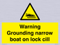 WL7812: Warning Grounding narrow boat on lock cill