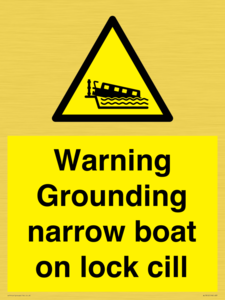 WL7812: Warning Grounding narrow boat on lock cill
