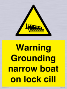WL7812: Warning Grounding narrow boat on lock cill