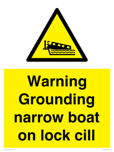 WL7812: Warning Grounding narrow boat on lock cill