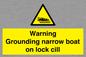 WL7812: Warning Grounding narrow boat on lock cill