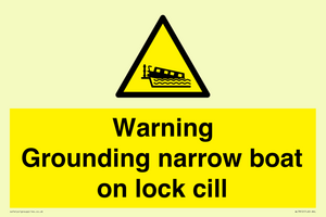 WL7812: Warning Grounding narrow boat on lock cill