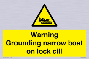 WL7812: Warning Grounding narrow boat on lock cill