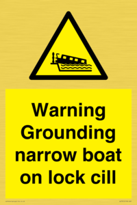 WL7812: Warning Grounding narrow boat on lock cill