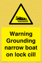 WL7812: Warning Grounding narrow boat on lock cill