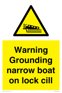 WL7812: Warning Grounding narrow boat on lock cill