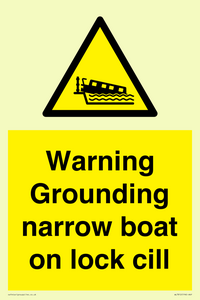 WL7812: Warning Grounding narrow boat on lock cill