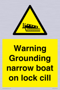 WL7812: Warning Grounding narrow boat on lock cill