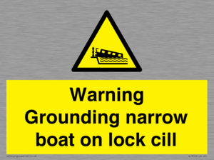 WL7812: Warning Grounding narrow boat on lock cill