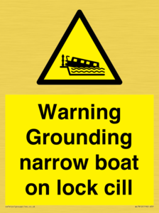 WL7812: Warning Grounding narrow boat on lock cill