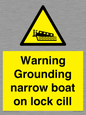WL7812: Warning Grounding narrow boat on lock cill