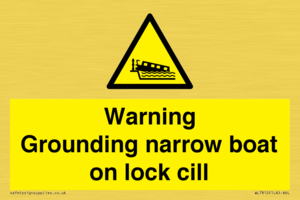 WL7812: Warning Grounding narrow boat on lock cill