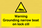 WL7812: Warning Grounding narrow boat on lock cill