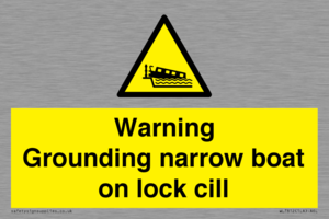 WL7812: Warning Grounding narrow boat on lock cill