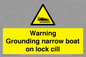 WL7812: Warning Grounding narrow boat on lock cill