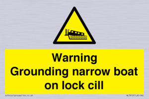 WL7812: Warning Grounding narrow boat on lock cill