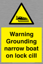 WL7812: Warning Grounding narrow boat on lock cill