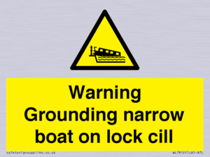 WL7812: Warning Grounding narrow boat on lock cill