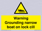 WL7812: Warning Grounding narrow boat on lock cill