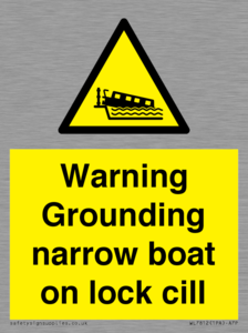WL7812: Warning Grounding narrow boat on lock cill