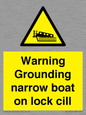 WL7812: Warning Grounding narrow boat on lock cill