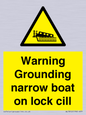 WL7812: Warning Grounding narrow boat on lock cill