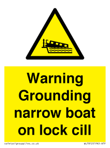 WL7812: Warning Grounding narrow boat on lock cill